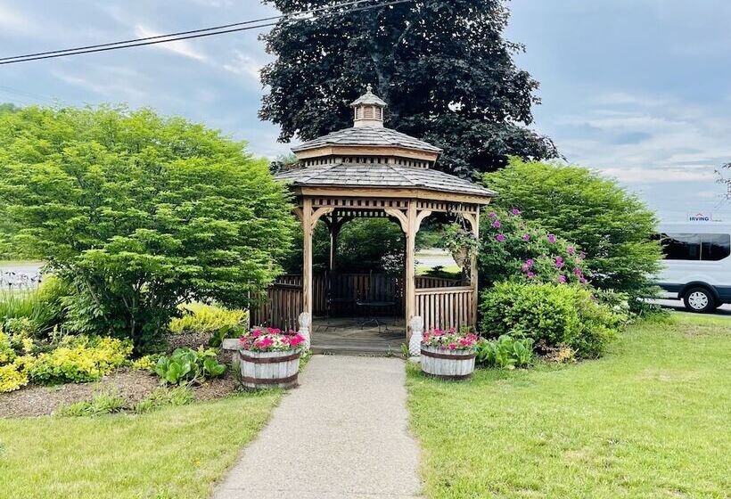 호텔 Quality Inn & Suites