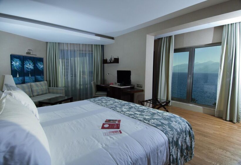 ホテル Ramada Plaza Antalya