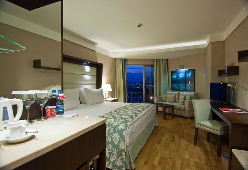 ホテル Ramada Plaza Antalya