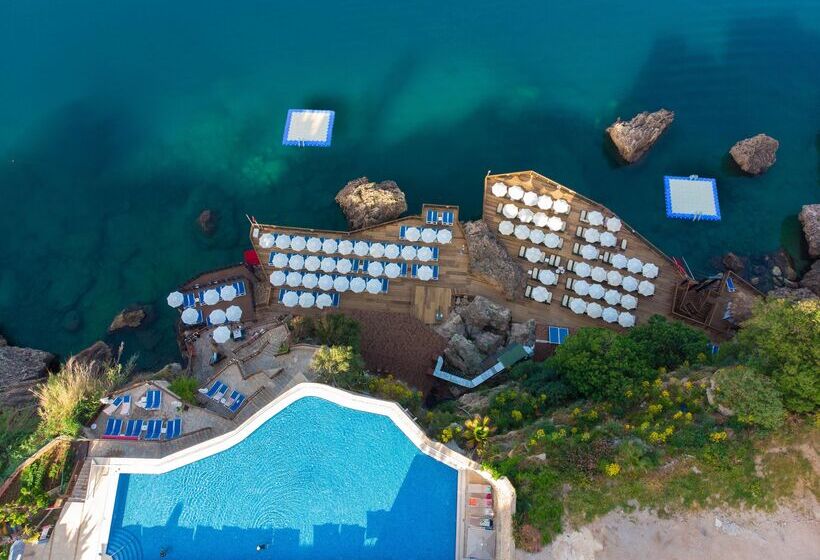 ホテル Ramada Plaza Antalya