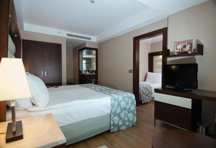 ホテル Ramada Plaza Antalya