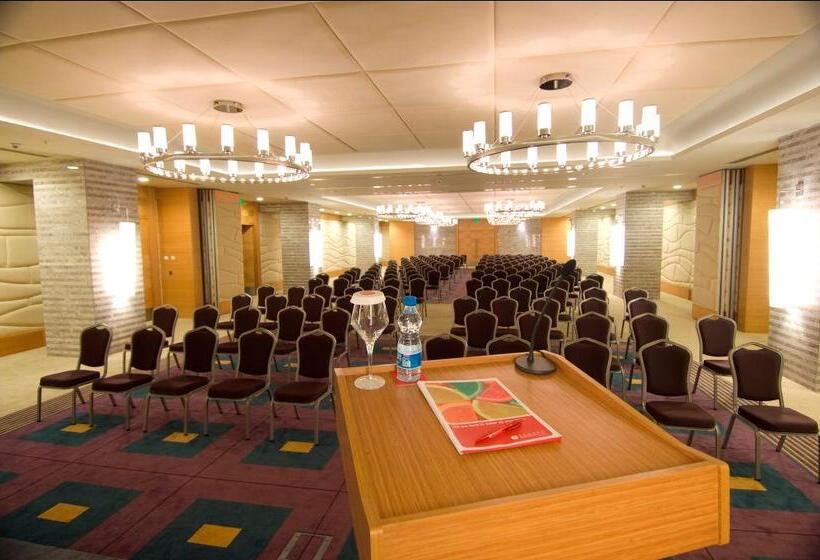 ホテル Ramada Plaza Antalya