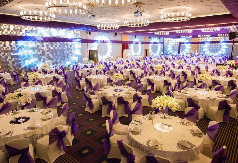 ホテル Ramada Plaza Antalya