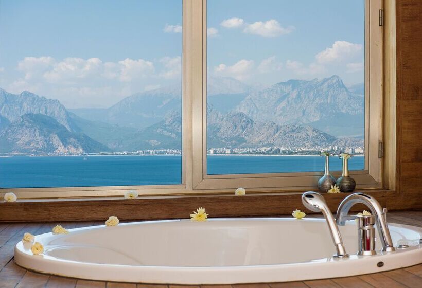 ホテル Ramada Plaza Antalya