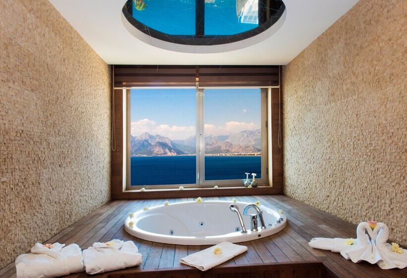 ホテル Ramada Plaza Antalya