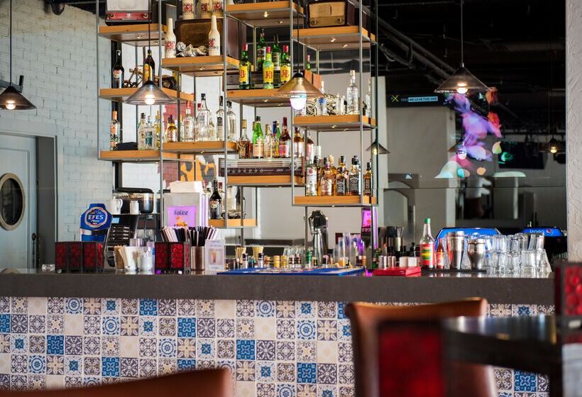 ホテル Ramada Plaza Antalya