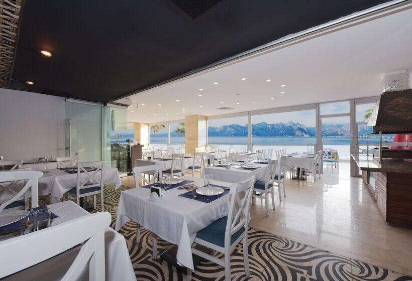 ホテル Ramada Plaza Antalya