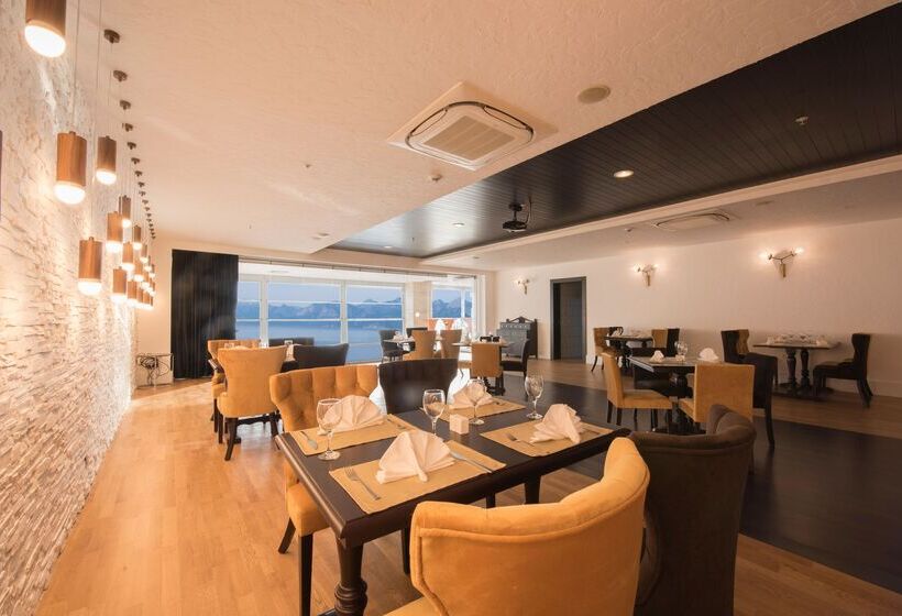 ホテル Ramada Plaza Antalya