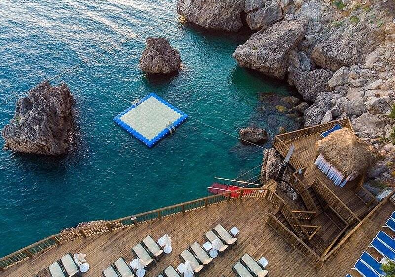 ホテル Ramada Plaza Antalya