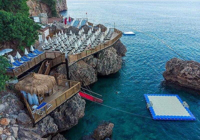 ホテル Ramada Plaza Antalya