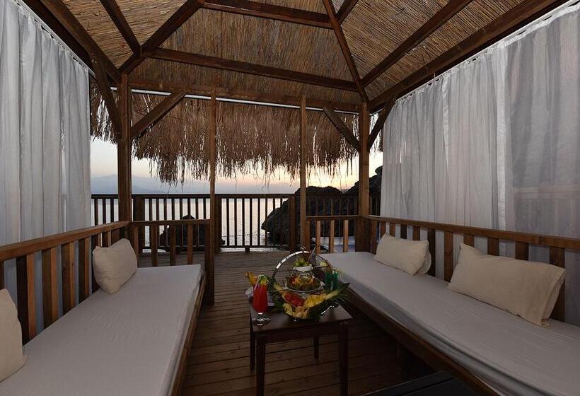 ホテル Ramada Plaza Antalya