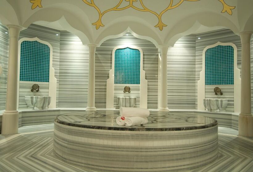 ホテル Ramada Plaza Antalya