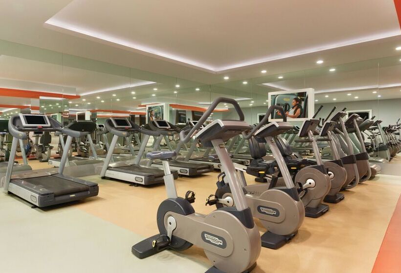 ホテル Ramada Plaza Antalya