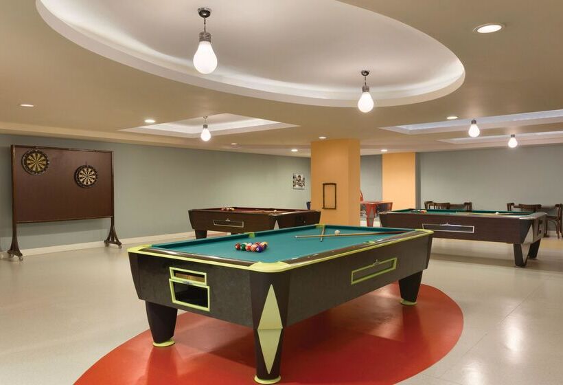 ホテル Ramada Plaza Antalya