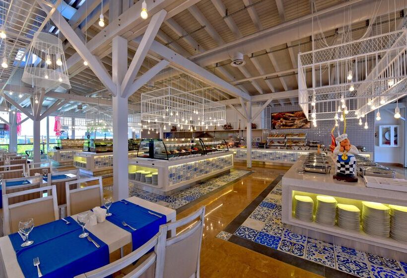 ホテル Ramada Plaza Antalya