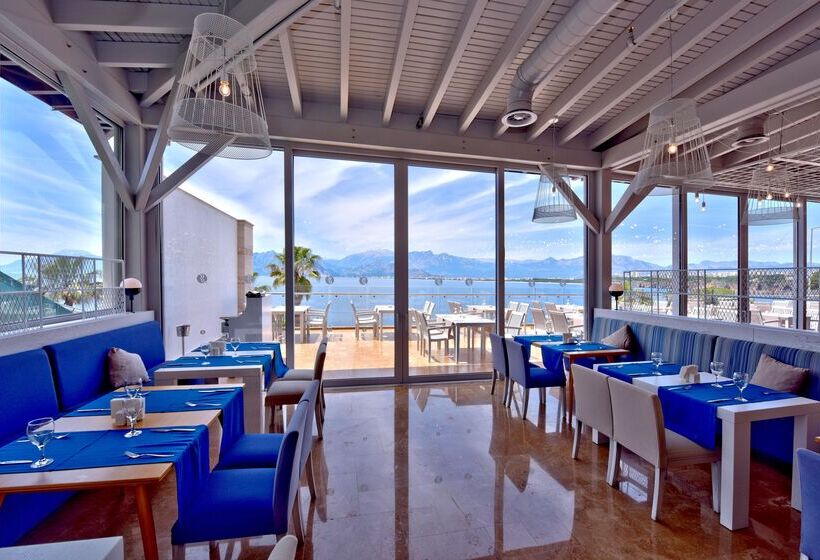 ホテル Ramada Plaza Antalya