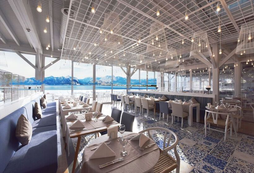 ホテル Ramada Plaza Antalya