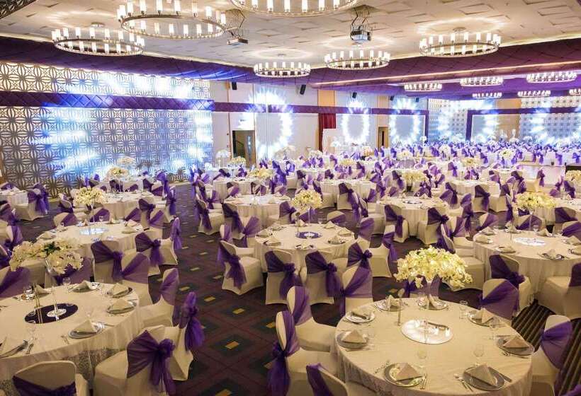 ホテル Ramada Plaza Antalya