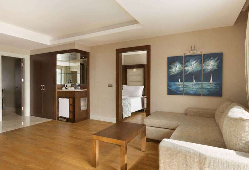 ホテル Ramada Plaza Antalya