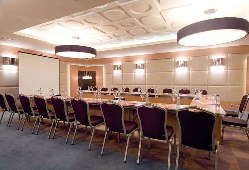 ホテル Ramada Plaza Antalya