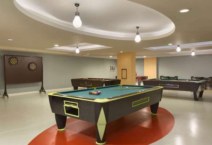 ホテル Ramada Plaza Antalya