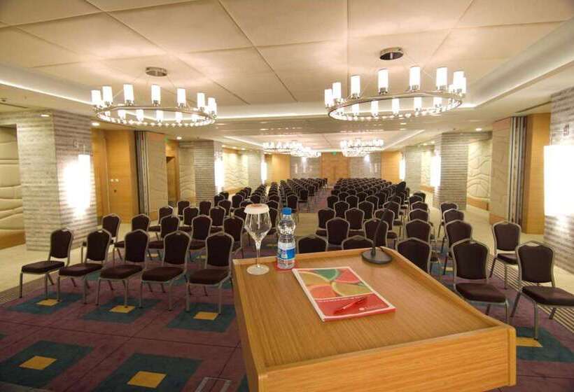 ホテル Ramada Plaza Antalya