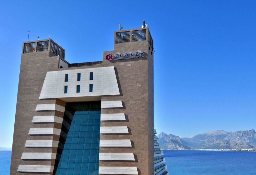 ホテル Ramada Plaza Antalya