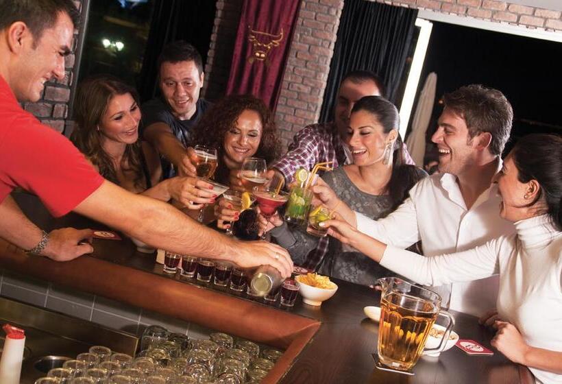 ホテル Ramada Plaza Antalya