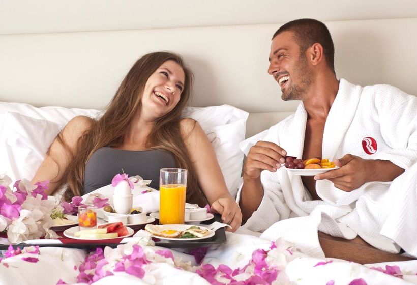 ホテル Ramada Plaza Antalya