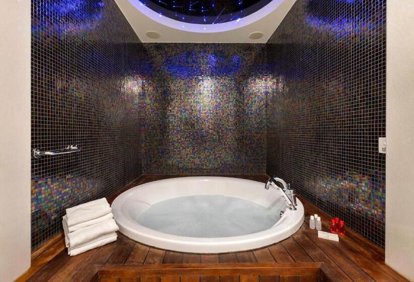 ホテル Ramada Plaza Antalya