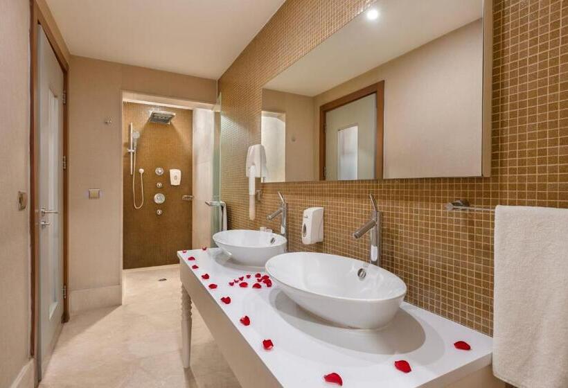 ホテル Ramada Plaza Antalya