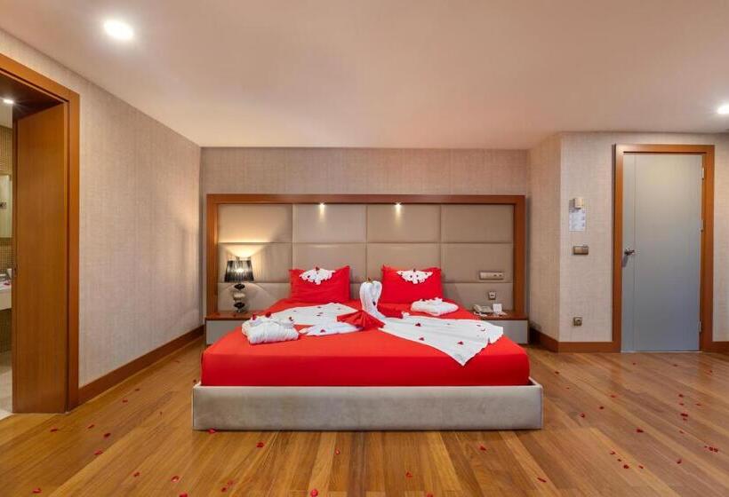 ホテル Ramada Plaza Antalya