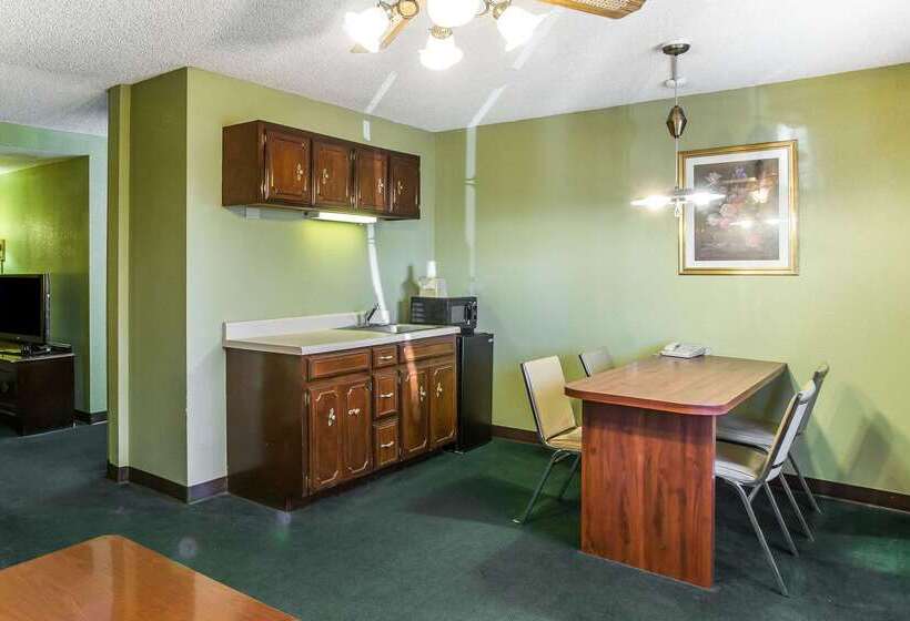 فندق Rodeway Inn & Suites