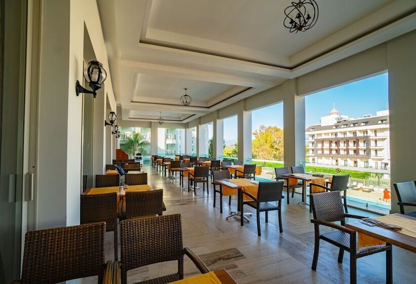 Отель Royal Atlantis Spa & Resort