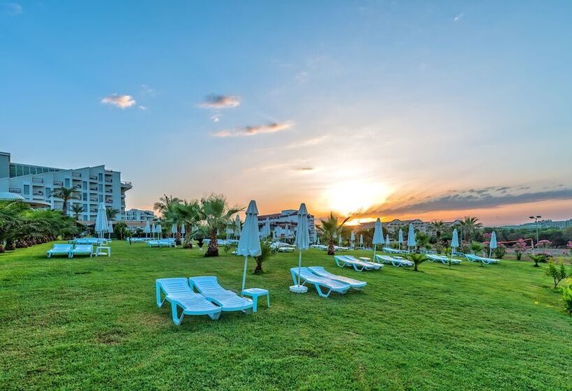 Отель Royal Atlantis Spa & Resort