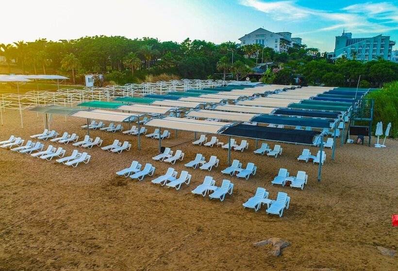 Отель Royal Atlantis Spa & Resort