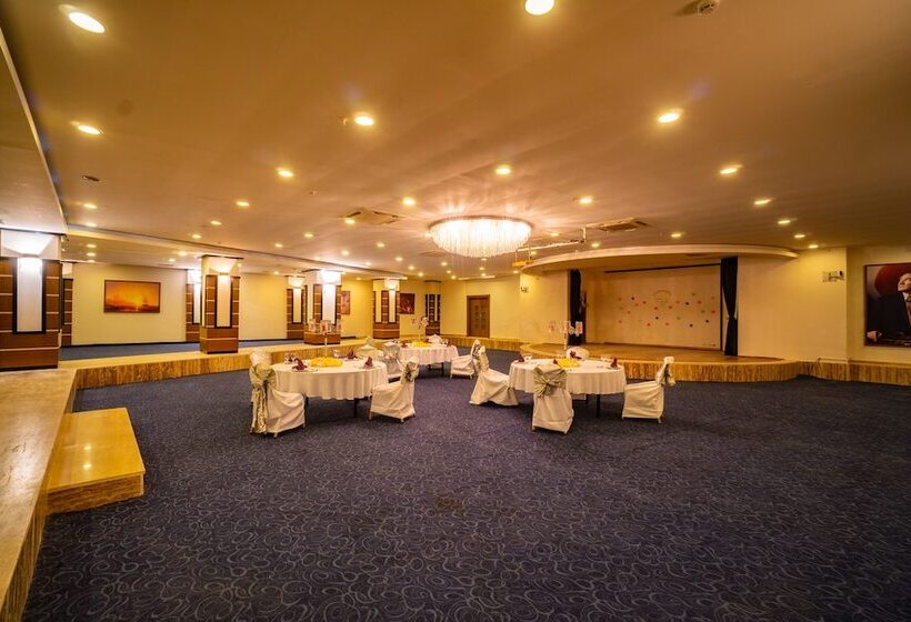 Отель Royal Atlantis Spa & Resort