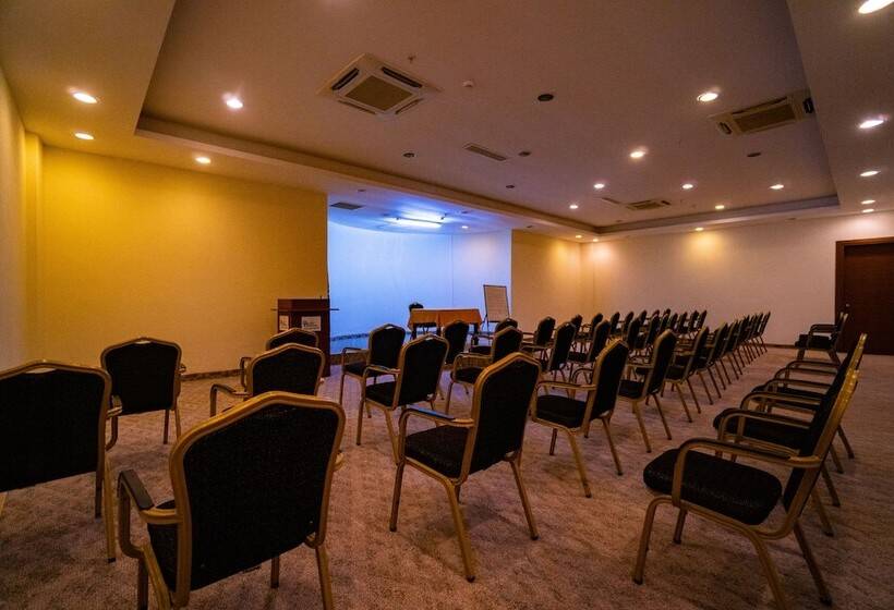 Отель Royal Atlantis Spa & Resort