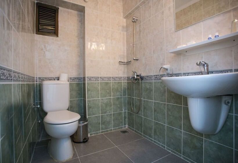 בית מלון כפרי Saturn