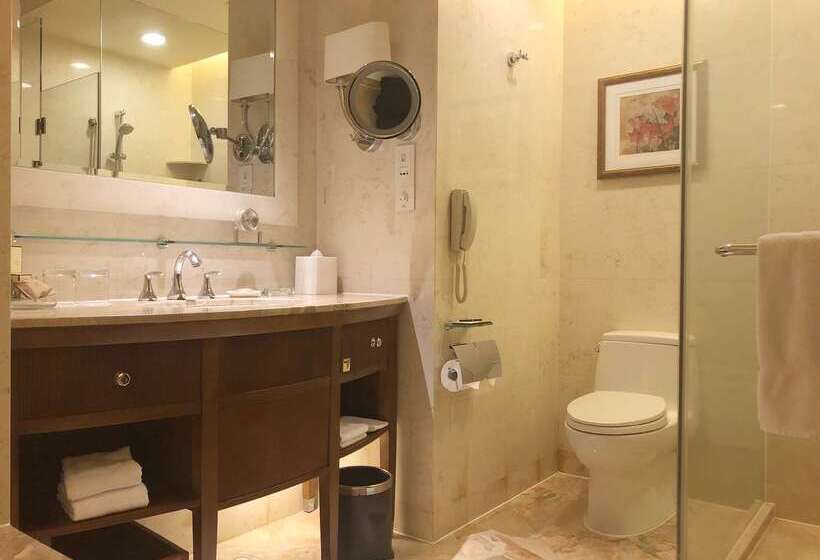 Hotel Shangri La Wenzhou A Panoramic View Of The River, Adjacent To Wenzhou International Convention And E