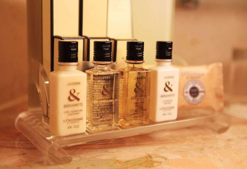 Hotel Shangri La Wenzhou A Panoramic View Of The River, Adjacent To Wenzhou International Convention And E