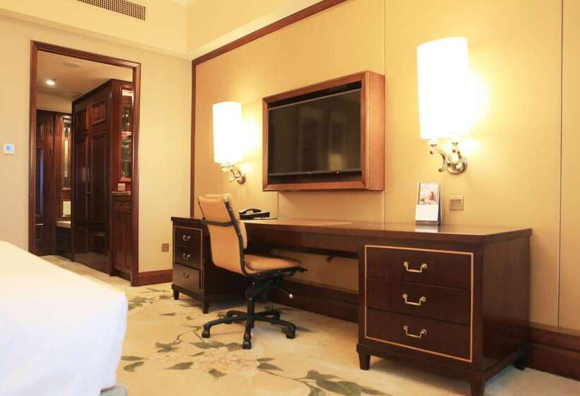 Hotel Shangri La Wenzhou A Panoramic View Of The River, Adjacent To Wenzhou International Convention And E