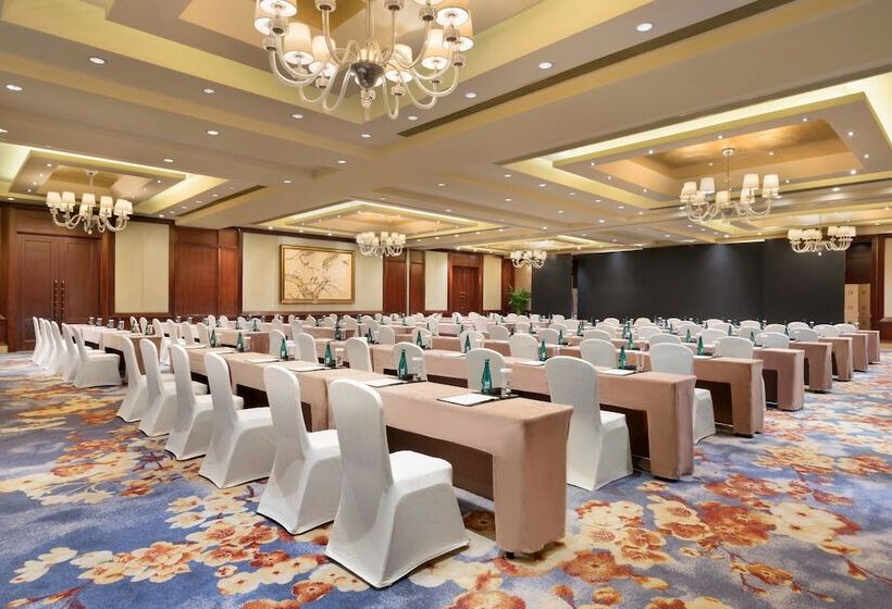 Hotel Shangri La Wenzhou A Panoramic View Of The River, Adjacent To Wenzhou International Convention And E