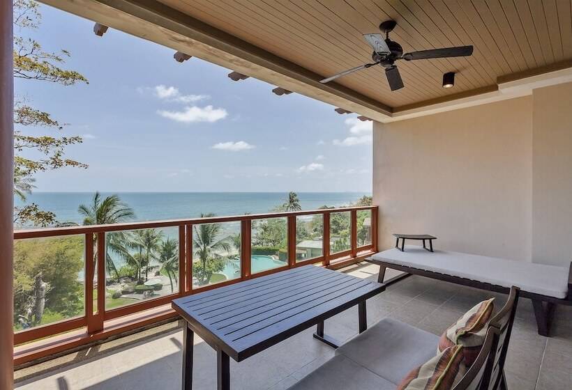 فندق Shasa Resort   Luxury Beachfront Suites