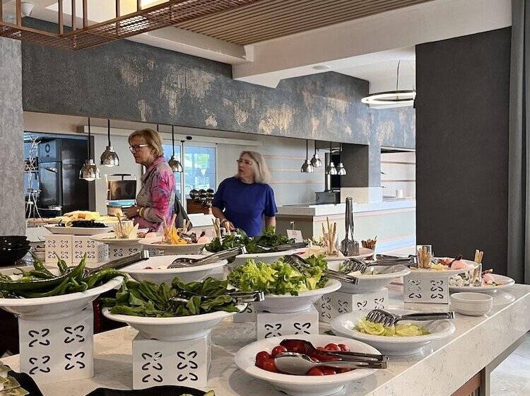 Отель Side Story Resort & Spa