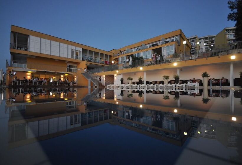 Отель Splendid Resort