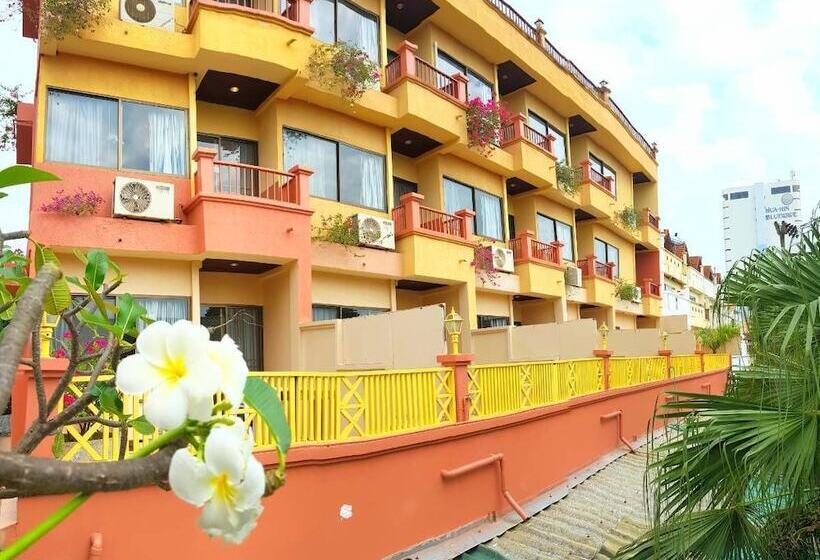 בית מלון כפרי Takiab Beach Resort