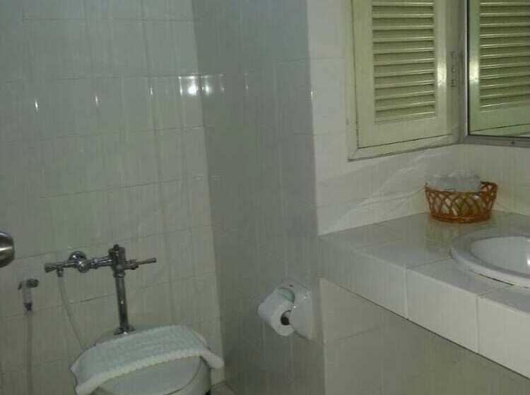 בית מלון כפרי Takiab Beach Resort