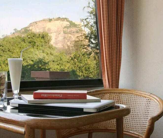 בית מלון כפרי Takiab Beach Resort