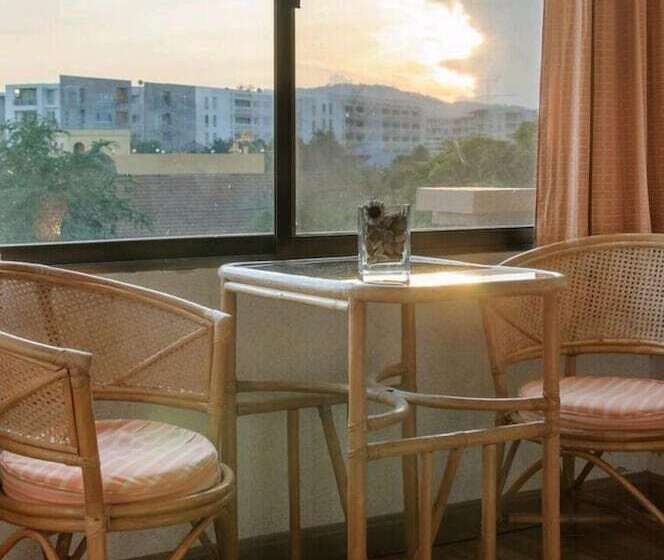 בית מלון כפרי Takiab Beach Resort